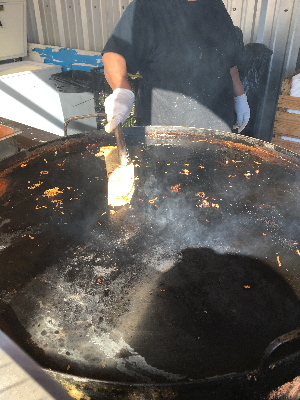 マチェテス料理中